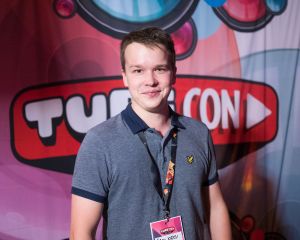 Sami Kieksi oli Tubeconissa moderaattorina paneeleissa, joissa keskusteltiin kiusaamisesta ja nuorten syrjäytymisestä. Hän toivoo voivansa tarjota syvällisempää tarttumapintaa YouTubeen. // Kuva: Prologue Group / Juho Räty