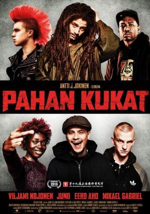 Pahan kukat -elokuvan juliste: Viljami Nojonen, Jon "Juno" Korhonen, Deofracias Masomi (räppäri Gracias), Diana Tenkorang, Mikael Gabriel ja Joni Alhonen. // Kuva: Solar Films