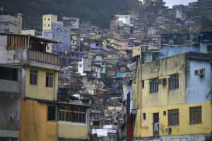 Favelan Rocinha i Rio de Janeiro. Stadsvy från favelan Rocinha i Rio de Janeiro