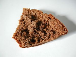 Leivänpala. Ruisleipää. Revitty.