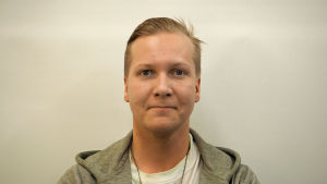 Näyttelijä ja laulaja Petrus Kähkönen.