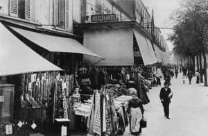 Tavaratalo Aux Elegants,  kangaskauppa kadulla (katukauppias), Pariisin 14 kaupunginosa, katunäkymä,  Montparnasse.