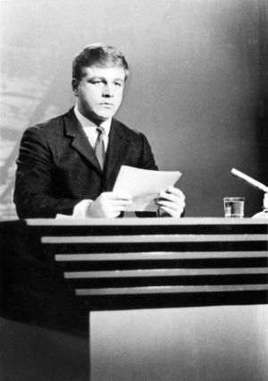 Arvi Lind lukee uutisia vuonna 1967.