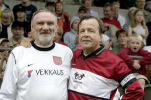 Jukka Virtanen ja Arvi Lind jalkapallojoukkue Zoomin ottelussa 2004.