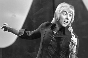 Danny (Ilkka Lipsanen) var ett hett namn 1972. Danny sjunger i mikrofon 1971.