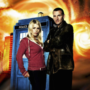 Rose Tyler (Billie Piper) ja Tohtori (Christopher Eccleston) Doctor Who (Christopher Eccleston) ja Rose Tylerin (Billie Piper)