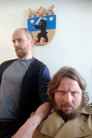 Mika Rättö ja Jussi Lehtisalo Porin vaakunan edessä