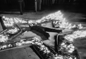 Marina Abramović , Rhythm 5, 1974 Marina Abramovićin performanssikuva vuodelta 1974.