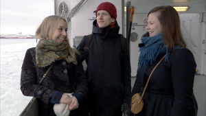 Meta Arkkitehdit Maiju Suomi, Tuukka Päivärinne ja Elina Koivisto Suomenlinnan lautalla.