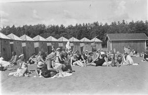 Rantaelämää Terijoen merikylpylässä (1920-30-luku) Rantaelämää Terijoen merikylpylässä (1920-30)