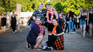 Miira, Diana (ylärivissä), Johanna ja Marika (alarivissä) ovat fanittaneet Pikku G:tä noin viisivuotiaasta. // Kuva: Katri Norrlin