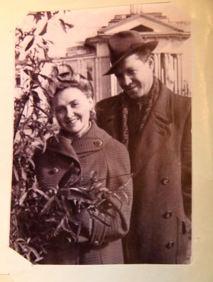 Jelena Markova miehensä kansssa Vorkutassa 1955