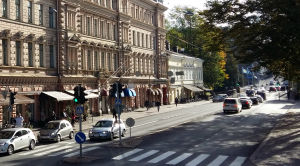 Verdandihuset och Bassihuset sedda från Auragatans och Slottsgatans hörn.