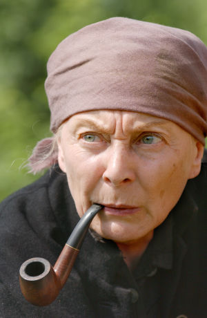 Seela Sella tv-draamassa Kirje isältä (2003).