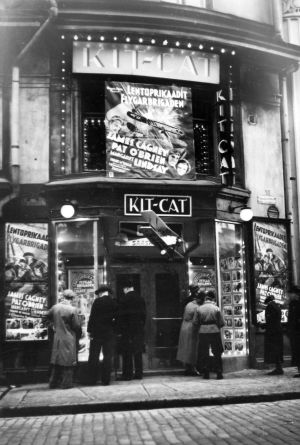 James Cagneyn tähdittämä "Lentoprikaadit" sai ensi-iltansa Kit-Catissa lokakuussa 1935 Elokuvateatteri Kit-Cat Helsingissä vuonna 1935