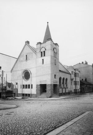 Eliel Saarisen suunnittelema Metodistikirkko Helsingin Yrjönkadulla. Eliel Saarisen suunnittelema Metodistikirkko Helsingin Yrjönkadulla.