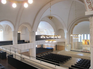 Tarton Paavalinkirkon kirkkosali kunnostuksen jälkeen. Tarton paavalinkirkon sisätila kunnostuksen jälkeen.