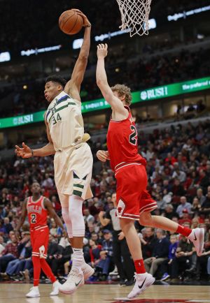 Greken Giannis Antetokounmpo var matchens lirare med 27 poäng. Lauri Markkanen, Chicago Bulls