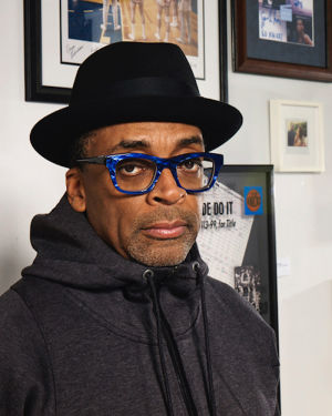 Spike Leen Pass Over -elokuva on mukaelma Samuel Beckettin näytelmästä. Spike Lee ohjasi Pass Over -elokuvan