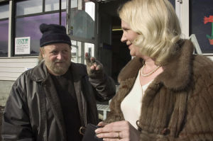 Nättelijät Esko Salminen ja Miitta Sorvali Varpuset-tv-elokuvassa.