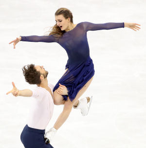 Gabriella Papadakis och Guillaume Cizeron på is i OS.