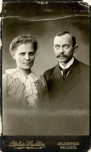 Otto Wille Kuusinen ja puolisonsa Saima vuonna 1914. Otto Wille Kuusinen ja puolisonsa Saima Kuusinen