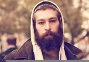 Kuvassa juutalaistaustainen reggae ja vaihtoehtorock -artisti Matisyahu vielä silloin kun miehellä oli pitkä parta. // Kuva: www.matisyahuworld.com/
