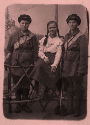 Naispunakaartilaisia Viipurissa 1918.