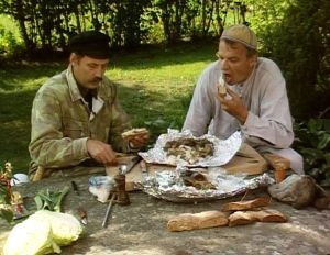 Haggis ja pylsy nautitaan leivän päällisinä. Haggis ja pylsy nautitaan leivän päällisinä.