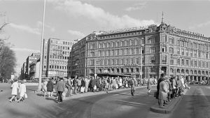 Skillnadens busshållplats på 1970-talet.