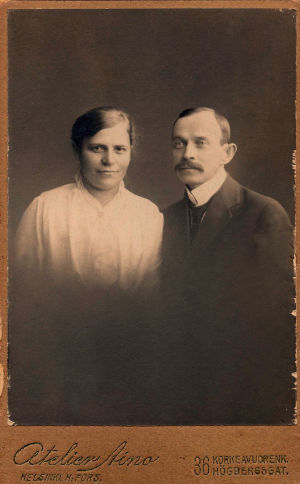 Otto Wille ja Saima Kuusinen 1917. Otto Wille Kuusinen ja puolisonsa Saima Kuusinen