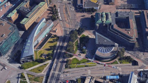 Skärmdump på flygfoto på början av Mannerheimvägen i Helsingfors från Google Maps.