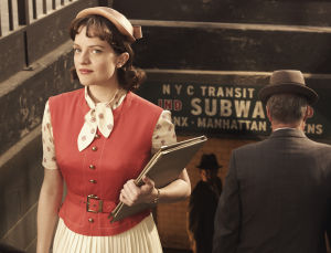 Peggy Olson (Elisabeth Moss) todistaa kykynsä mainosmaailmassa. Elisabeth Moss Mad Men -tv-sarjassa.