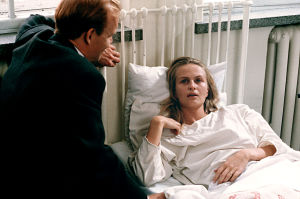 Kari Heiskanen ja Sara Paavolainen Huojuvassa talossa (1988).