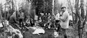 Aktivister från Koijärvirörelsen vid Koijärvi den 21 april 1979 Svartvit bild på några av aktivisterna vid Koijärvi 21 april 1979, bilden från deras skogsläger.
