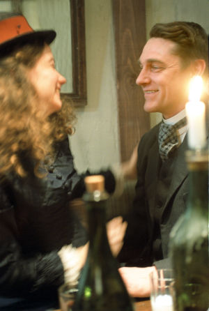 Cécile Orblin (Louise) ja Ville Virtanen (Juhani Aho) tv-draamassa Venny (2003).