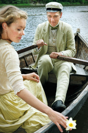Marjaana Maijala (Aino Järnefelt) ja Ville Virtanen (Juhani Aho) tv-draamassa Venny (2003).