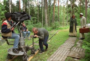 Tv-draama Vennyn kuvauksissa (2003).