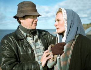 Ohjaaja Pekka Ruohoranta ja Sara Paavolainen Vennyn kuvauksissa (2003).