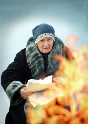 Ritva Ahonen (Venny Soldan) tv-draamassa Venny (2003).