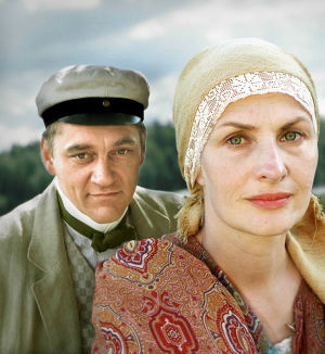 Ville Virtanen (Juhani Aho) ja Sara Paavolainen (Venny Soldan)  tv-draamassa Venny (2003).
