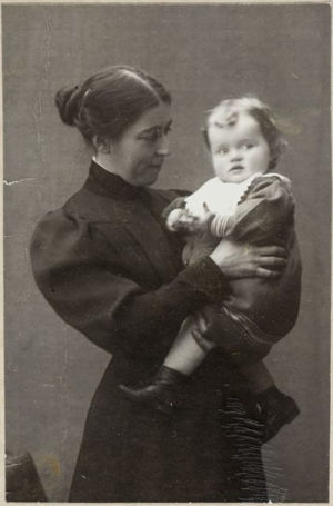 Tilly Soldan ja hänen poikansa Björn (noin 1903).