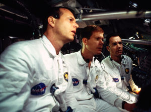 Ron Howardin ohjaama mainio tosipohjainen elokuva Apollo 13 kertoi epäonnistuneesta kuulennosta, joka vain täpärästi pelastui katastrofilta. Samaan aikaan epäonnistumisen kanssa kuumatkojen mediahuomio romahti. Apollo 13 on viihdyttävä elokuva epäonnistuneesta kuulennosta.