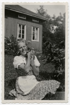 Meri ja kissa Lopella jatkosodan kynnyksellä kesällä 1941. Meri ja kissa kesällä 1941.