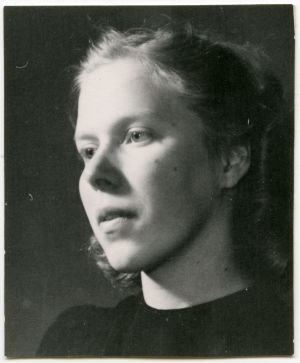 Opiskelijatyttö vuodelta 1943. Meri Sibelius-Akatemian opiskelijana.