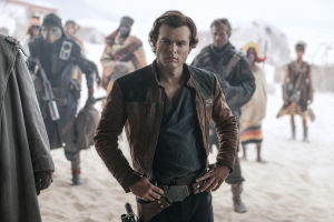 Solo: A Star Wars Story -leffa kertoo Han Solo -hahmosta ja sijoittuu aikaan ennen alkuperäisten Star Wars -elokuvien hetkiä. Han Solo elokuvassa Solo: A Star Wars Story.