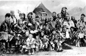 Deltagarna i Polarschau-turnén 1930. Samer på utställning i Düsseldorf i Tyskland 1930.