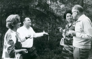 Pianistipariskunta Kauko Kuosma ja Inkeri Siukonen sekä Richard Hauser ja puolisonsa Hizsako Egusa. Richard Hauser, vaimonsa, Kauko Kuosma ja Inkeri Siukonen.