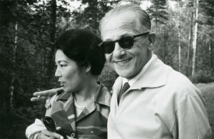 Myöhemmin Richard Hauser toi tuoreen puolisonsa Hizsako Egusan mukanaan Suomeen. Richard Hauser ja vaimonsa.