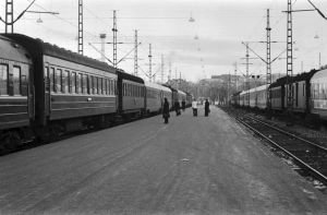 Leningradin-juna Helsingin rautatieasemalla 1975. Leningradin-juna Helsingin rautatieasemalla 1975.